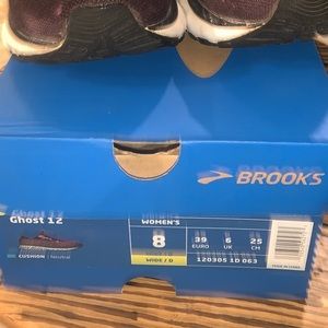 Brooks ghost running shoes